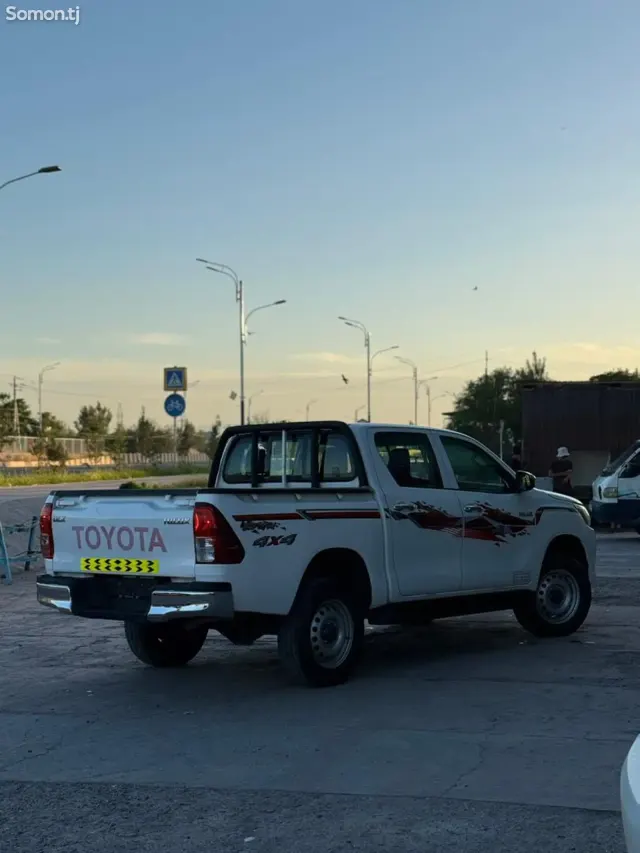 Toyota Hilux 2018 · 2.7 MT