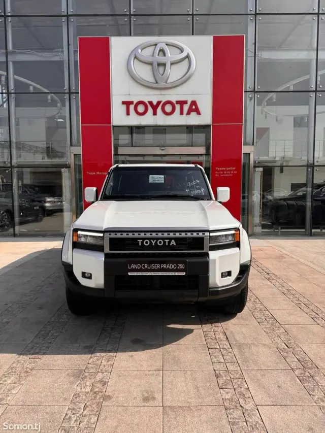 Toyota Land Cruiser Prado 2025 · 2.4 AT