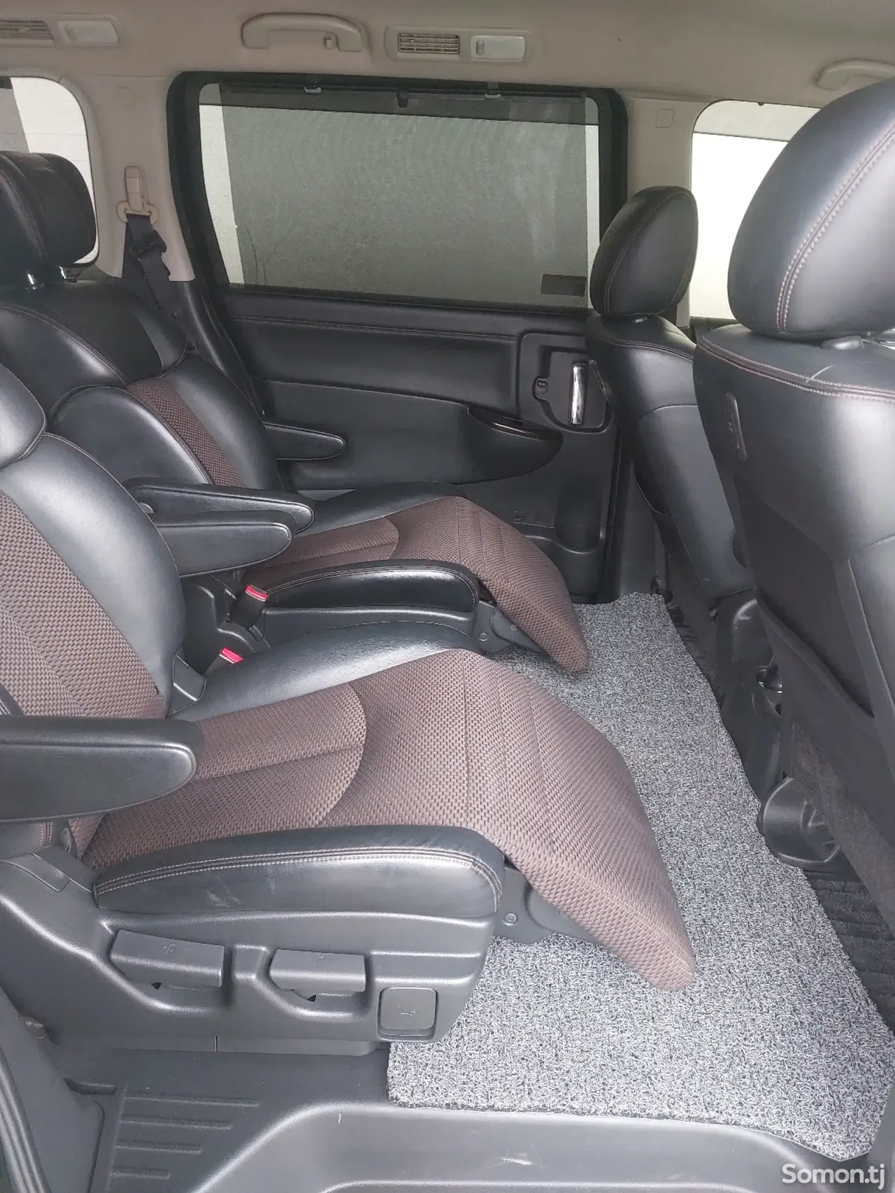 Nissan Elgrand 2014 · 2.5 AT