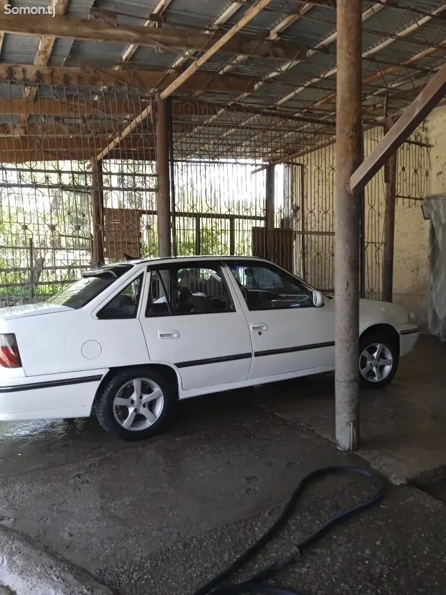Daewoo Nexia 1995 · 1.6 MT