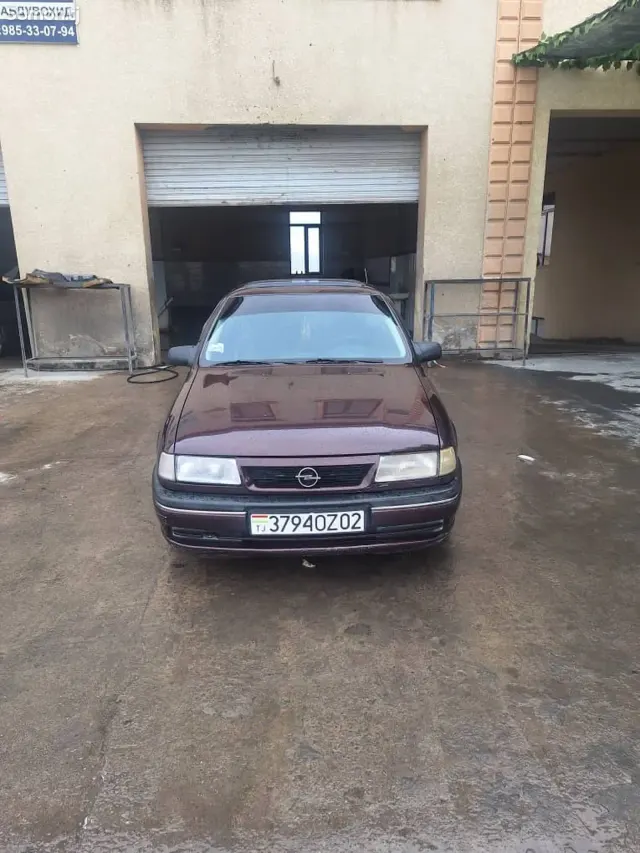 Opel Vectra A 1995 · 1.6 MT
