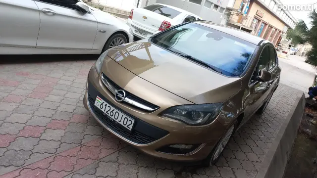 Opel Astra J 2013 · 1.4 AT