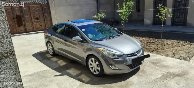 Hyundai Elantra 2013 · 1.8 AT