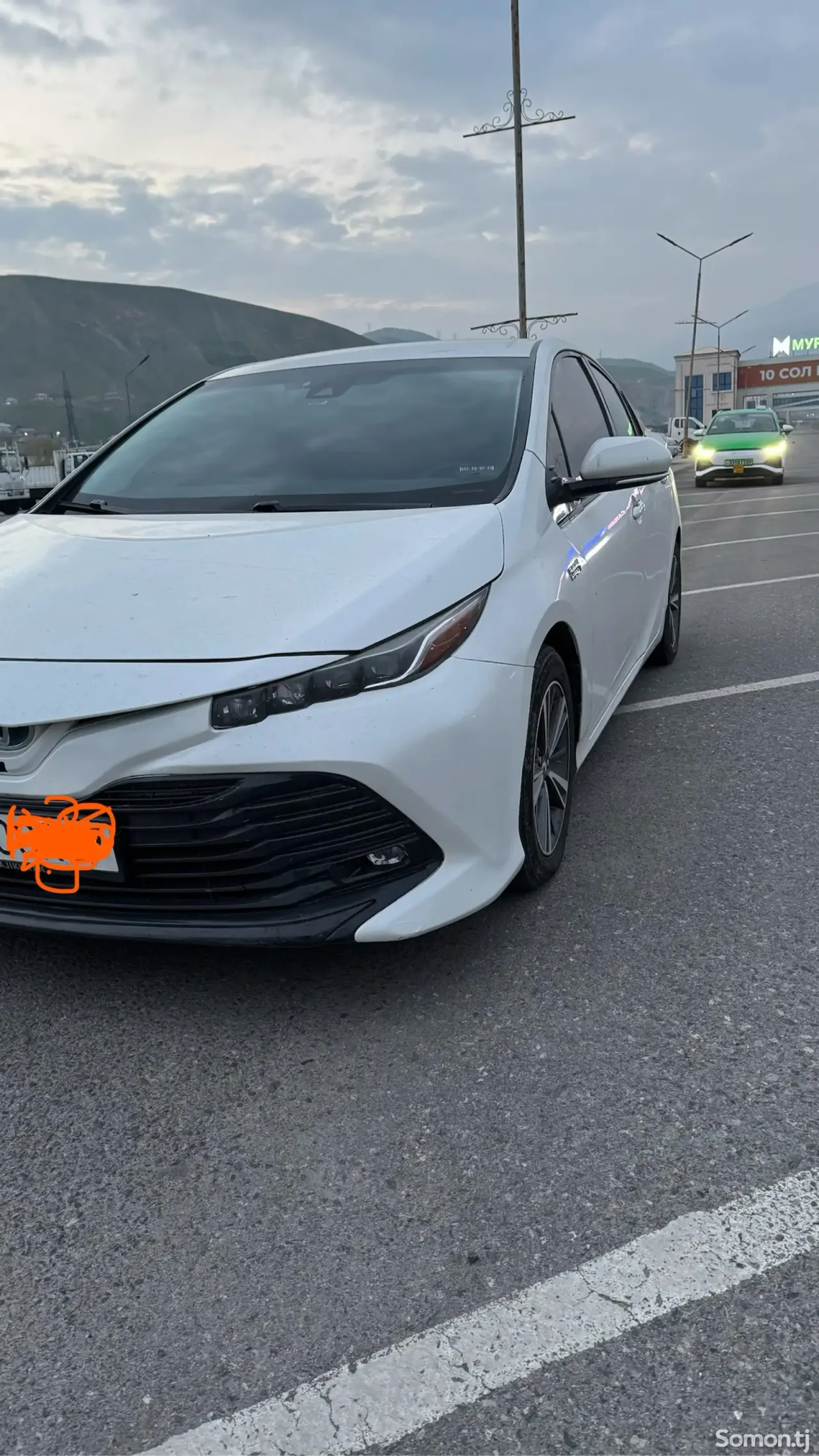 Toyota Prius 2018 · 1.8 AT