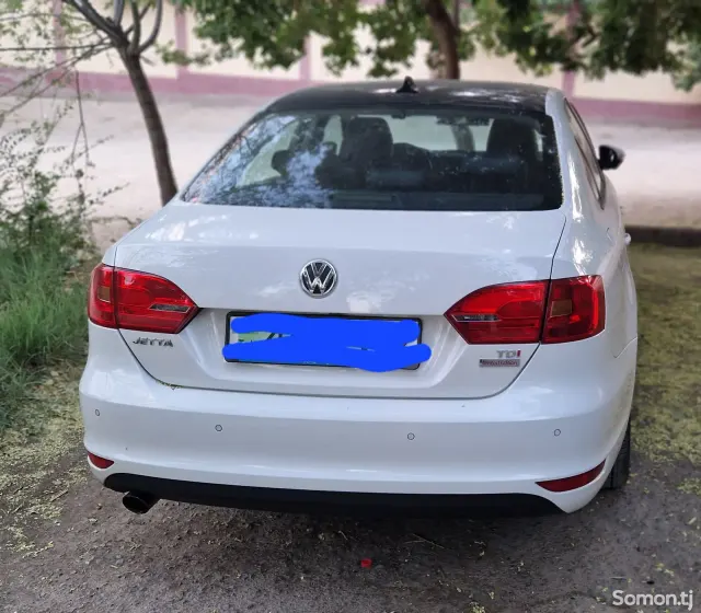 Volkswagen Jetta 2013 · 1.6 AT
