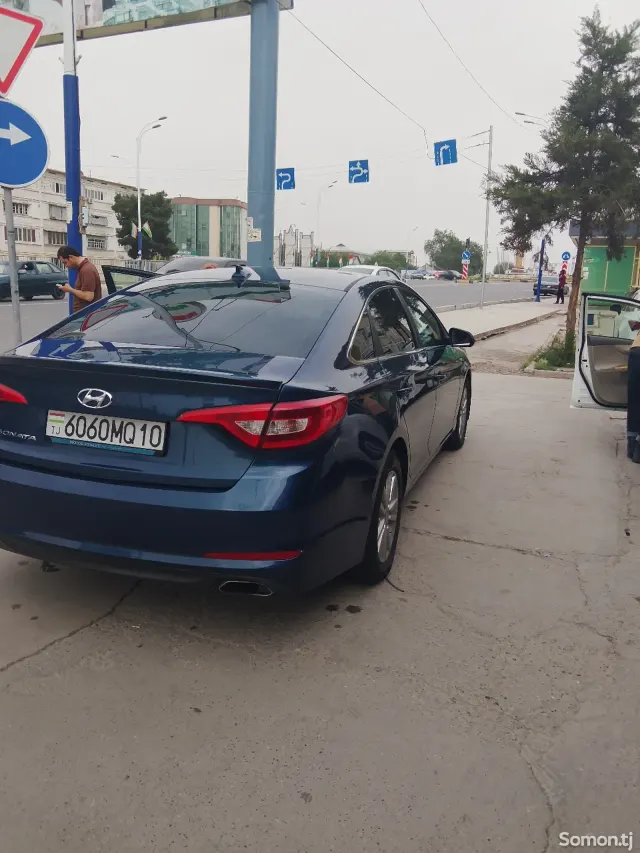Hyundai Sonata 2017 · 2.4 AT