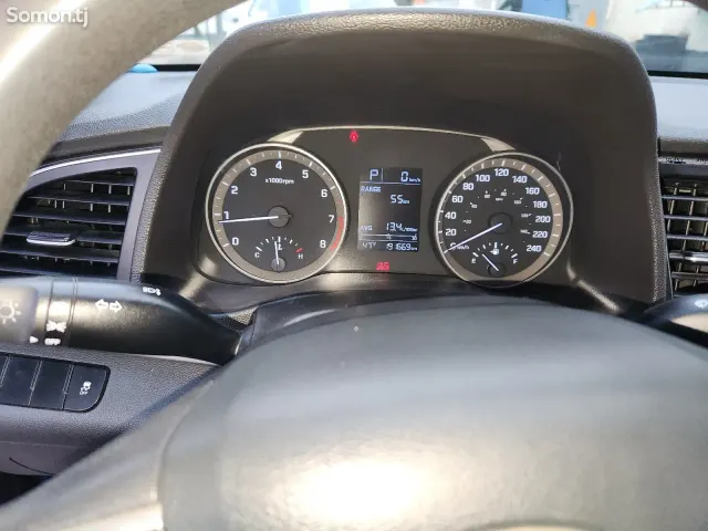 Hyundai Elantra 2017 · 2.0 AT