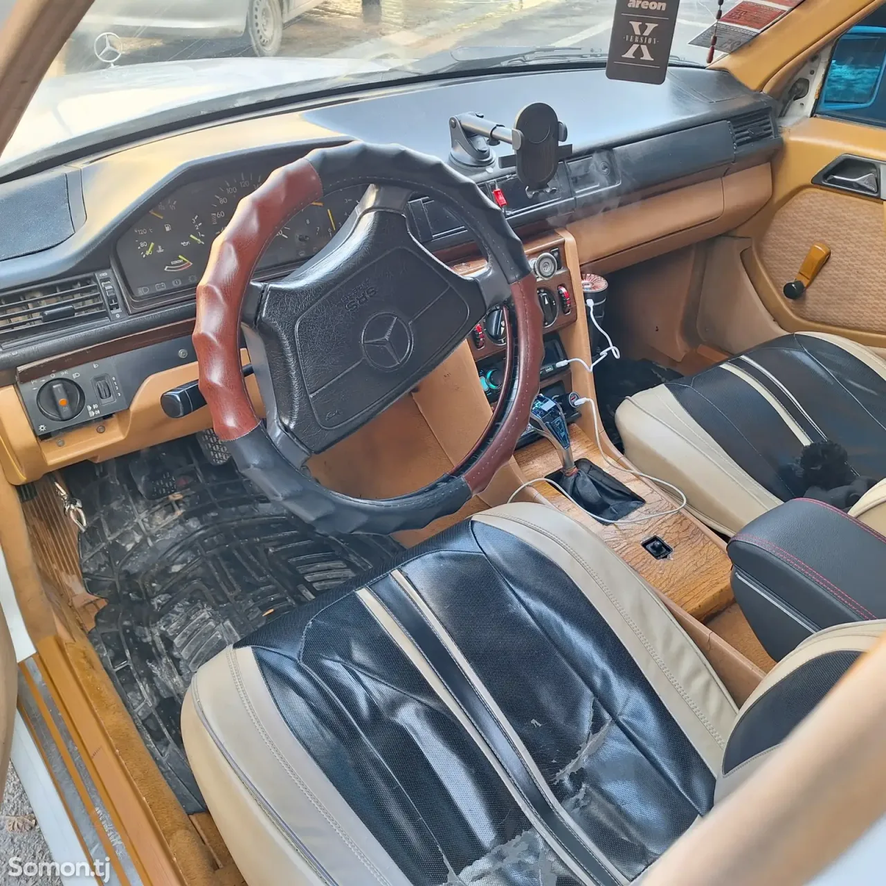 Mercedes-Benz W124 1990 · 2.0 MT