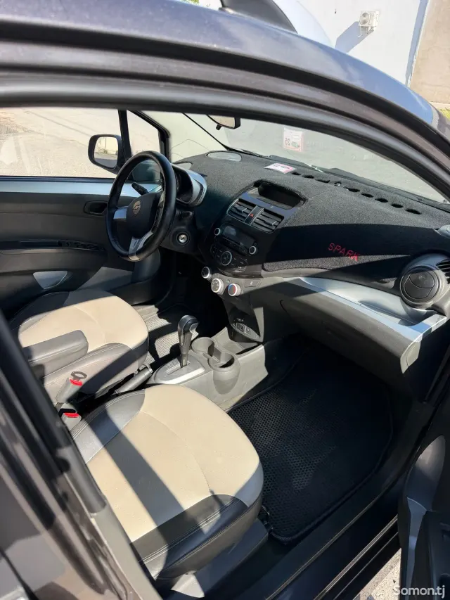 Chevrolet Spark 2014 · 1.1 AT