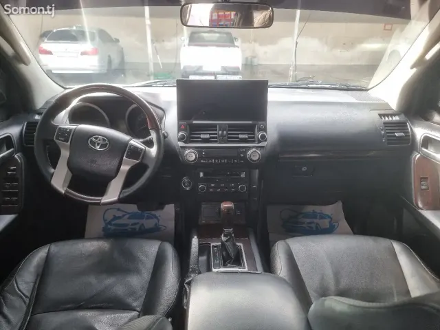 Toyota Land Cruiser Prado 2013 · 0.4 AT