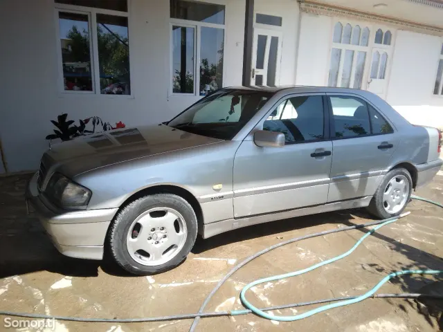 Mercedes-Benz C class 1996 · 2.5 AT