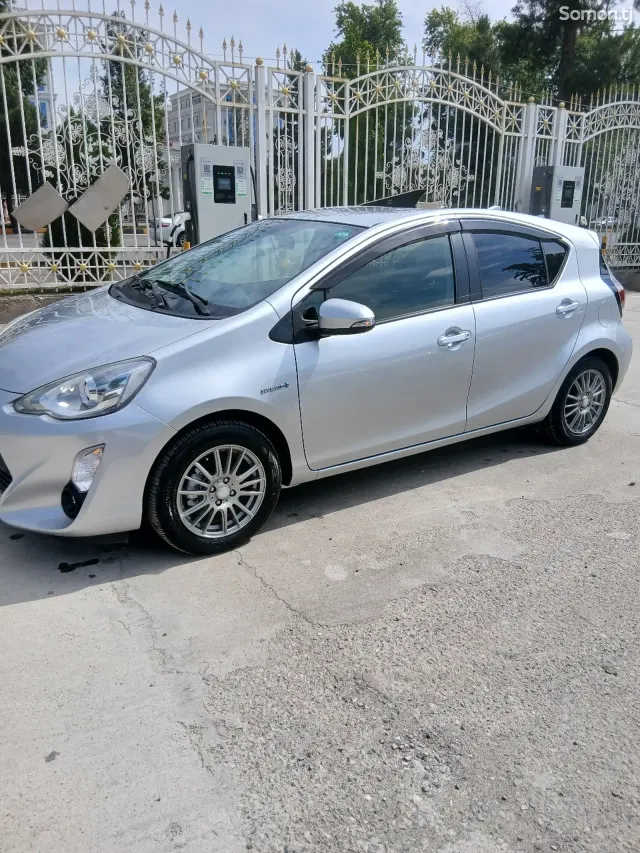 Toyota Aqua 2015 · 1.5 AT