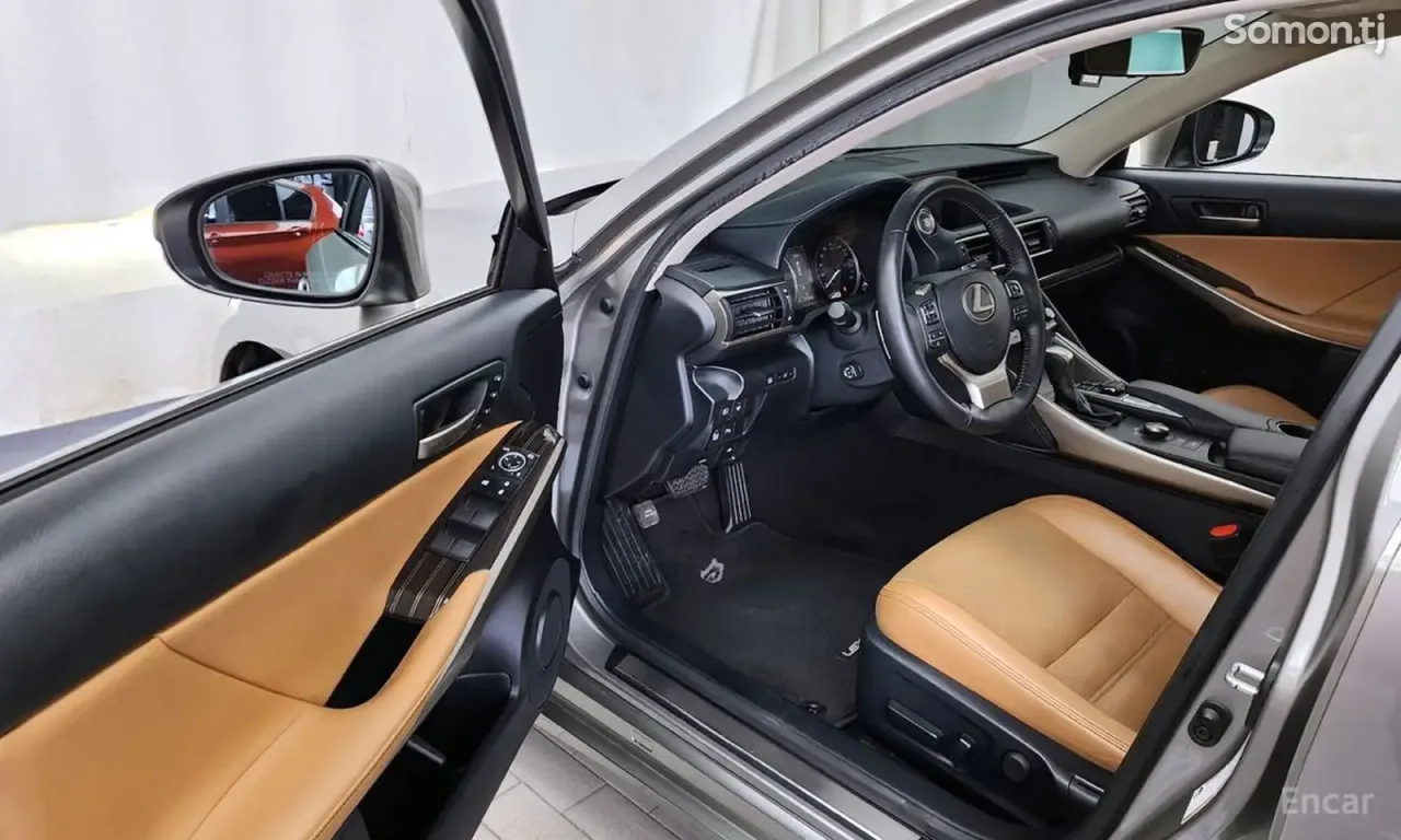 Lexus IS series 2019 · 2.0 AT