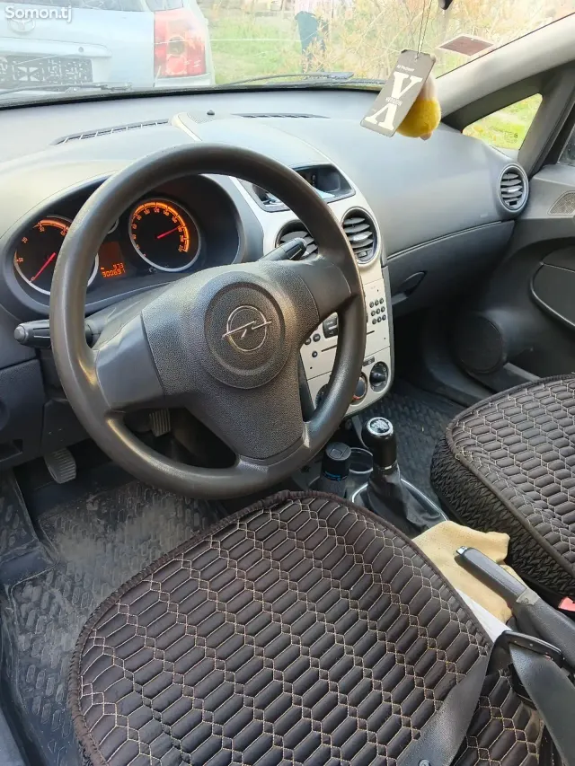 Opel Corsa 2008 · 1.3 MT