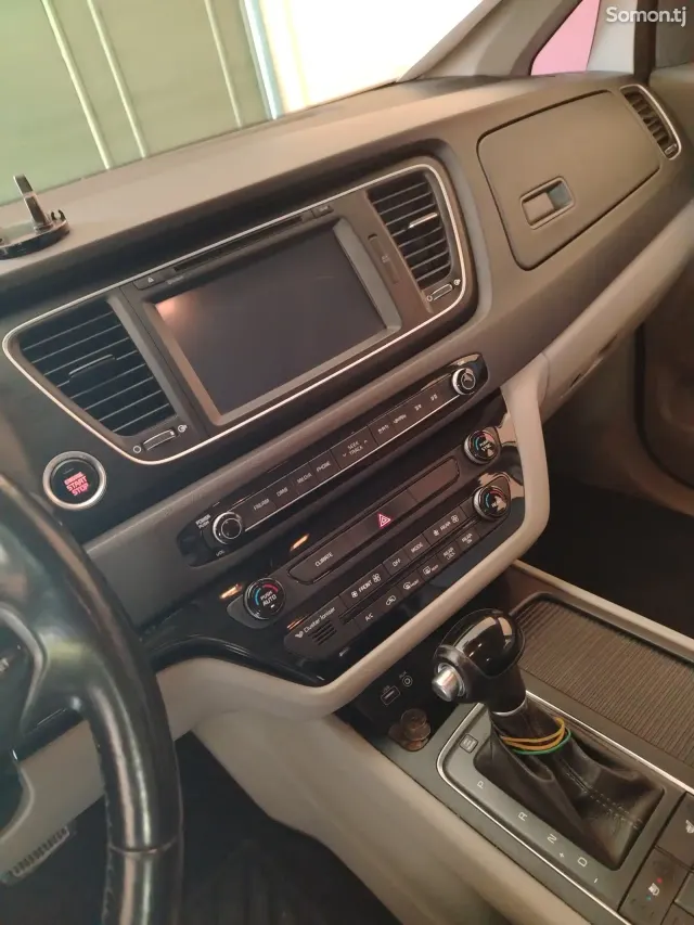 Kia Carnival 2015 · 2.2 AT