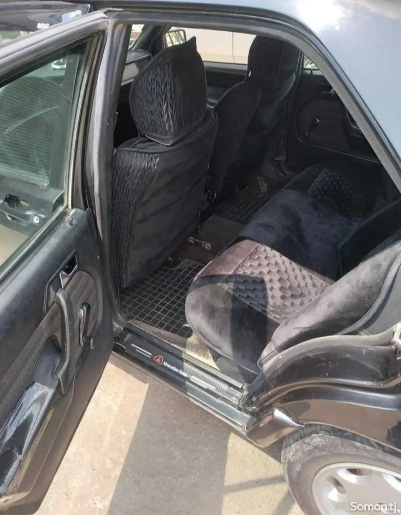 Mercedes-Benz W201 1991 · 1.8 MT