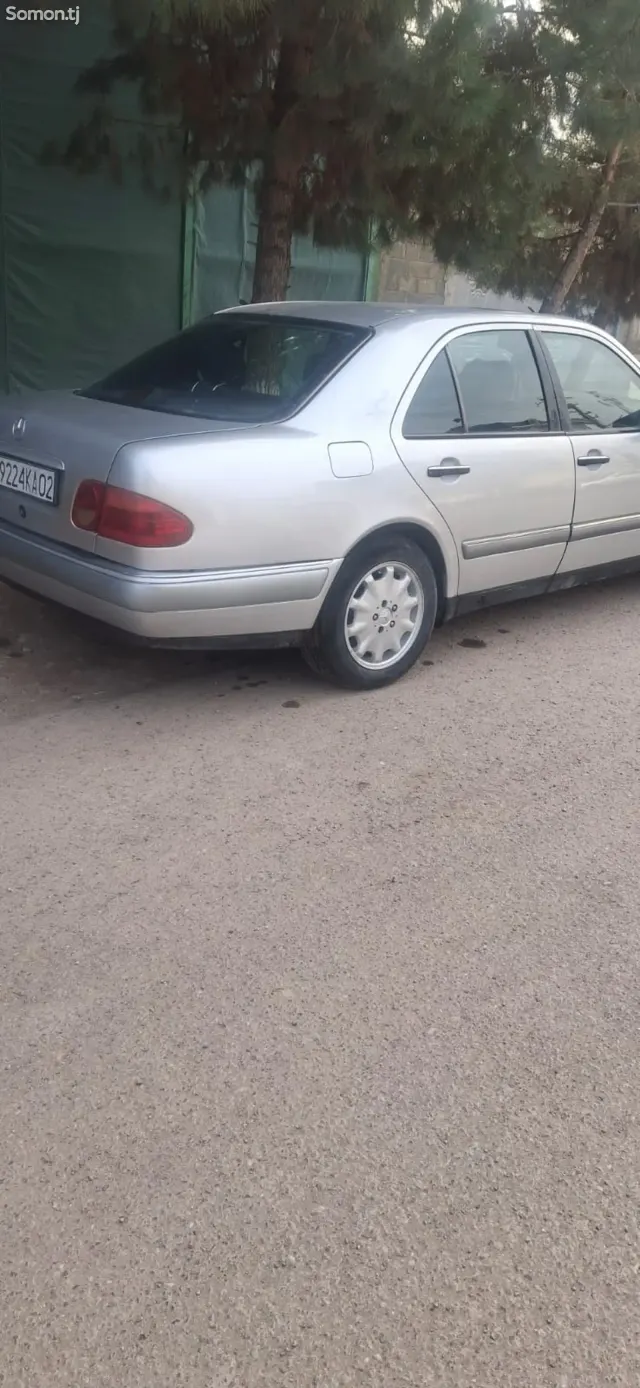 Mercedes-Benz E class 1996 · 2.2 AT