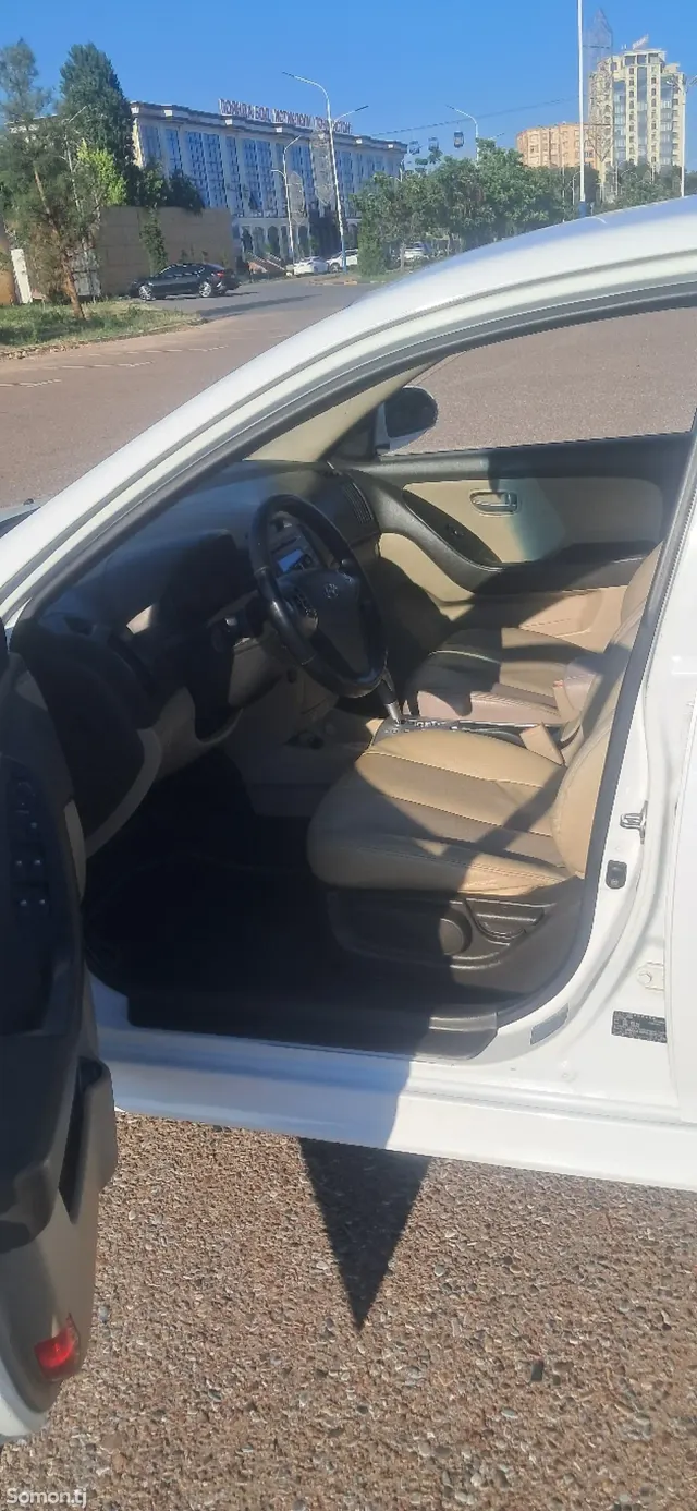 Hyundai Avante 2009 · 1.6 AT