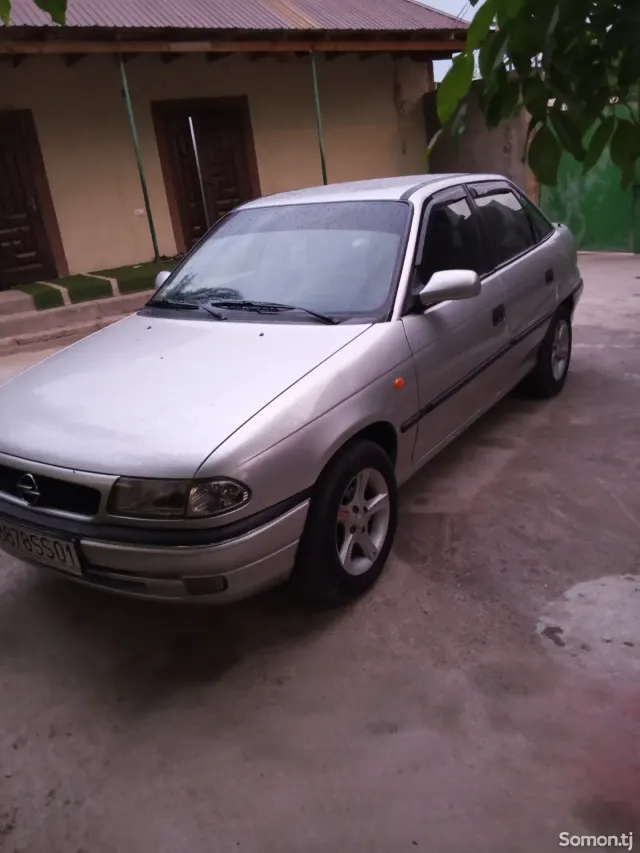 Opel Astra F 2000 · 1.6 MT