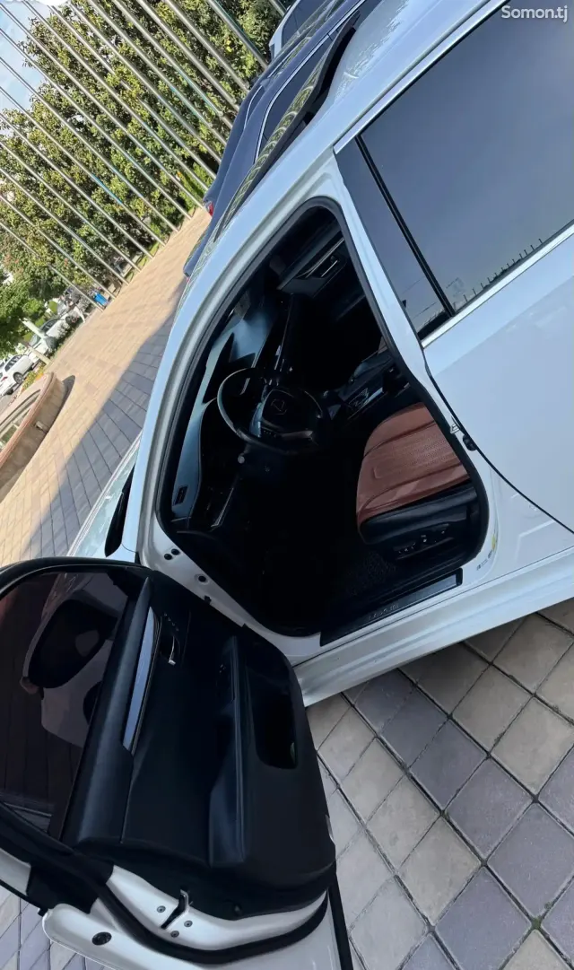 Lexus ES series 2015 · 3.5 AT