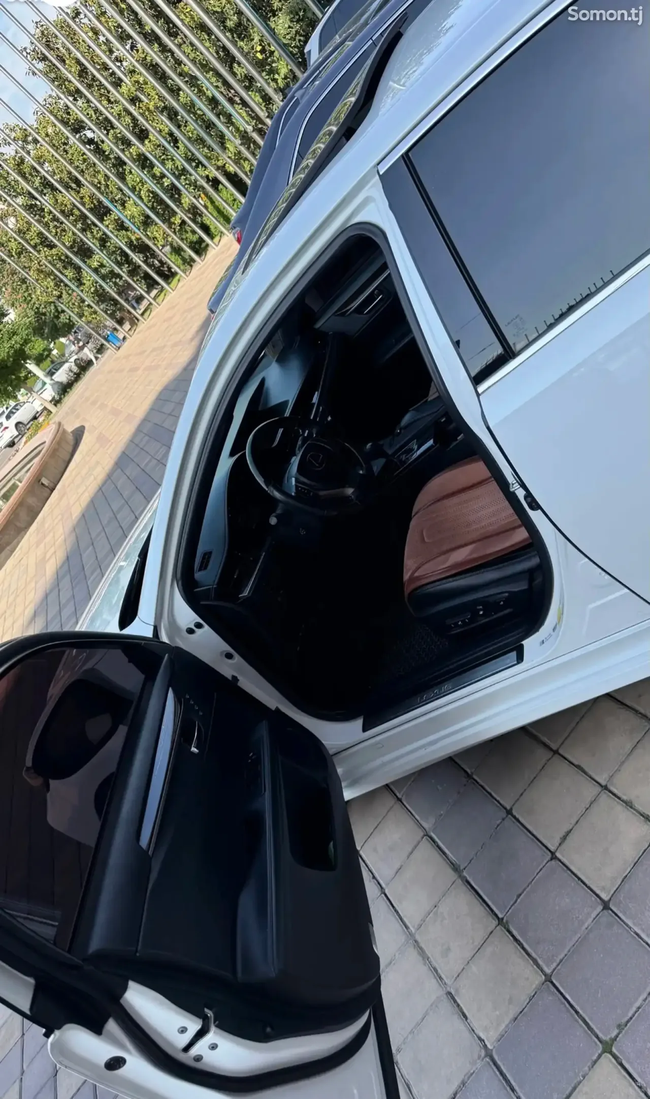 Lexus ES series 2015 · 3.5 AT