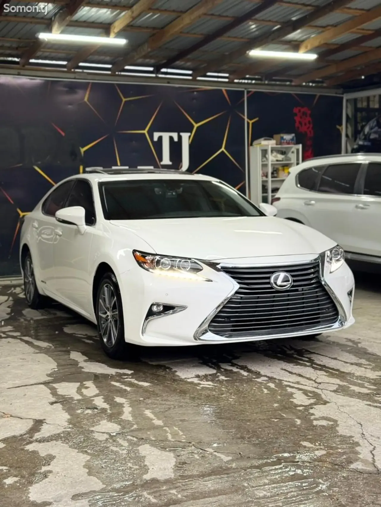 Lexus ES series 2017 · 3.0 AT