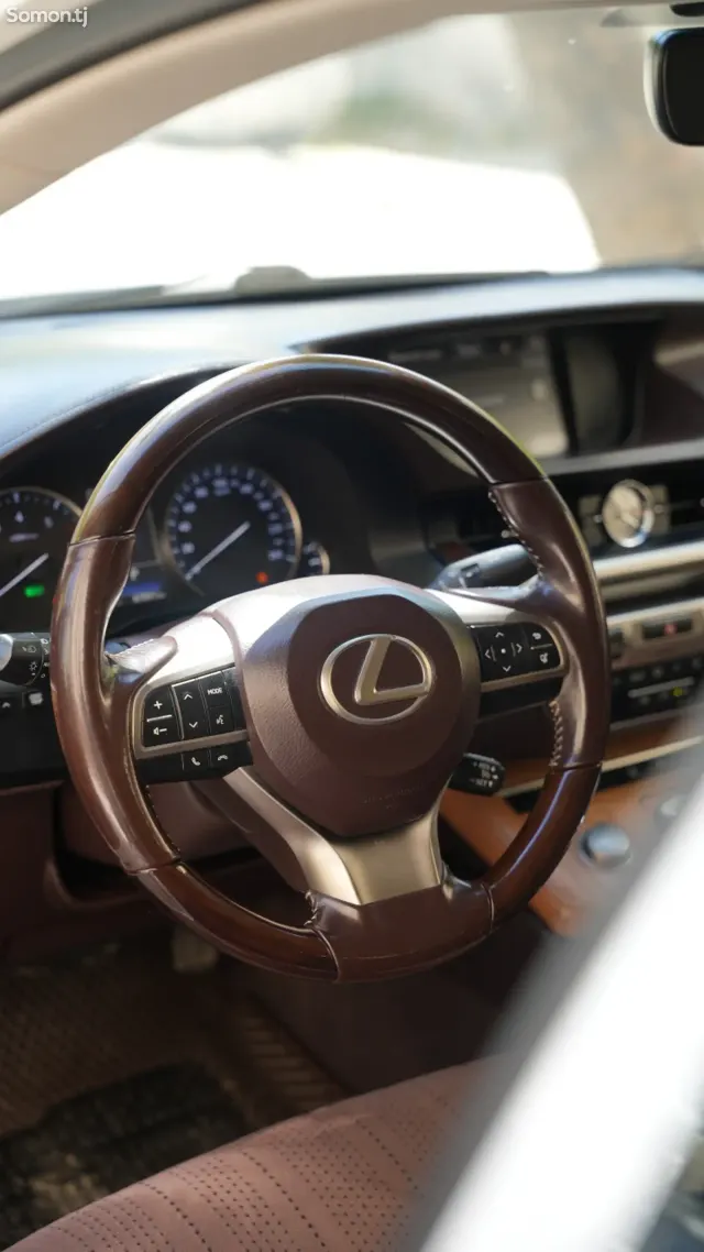 Lexus ES series 2015 · 3.0 AT