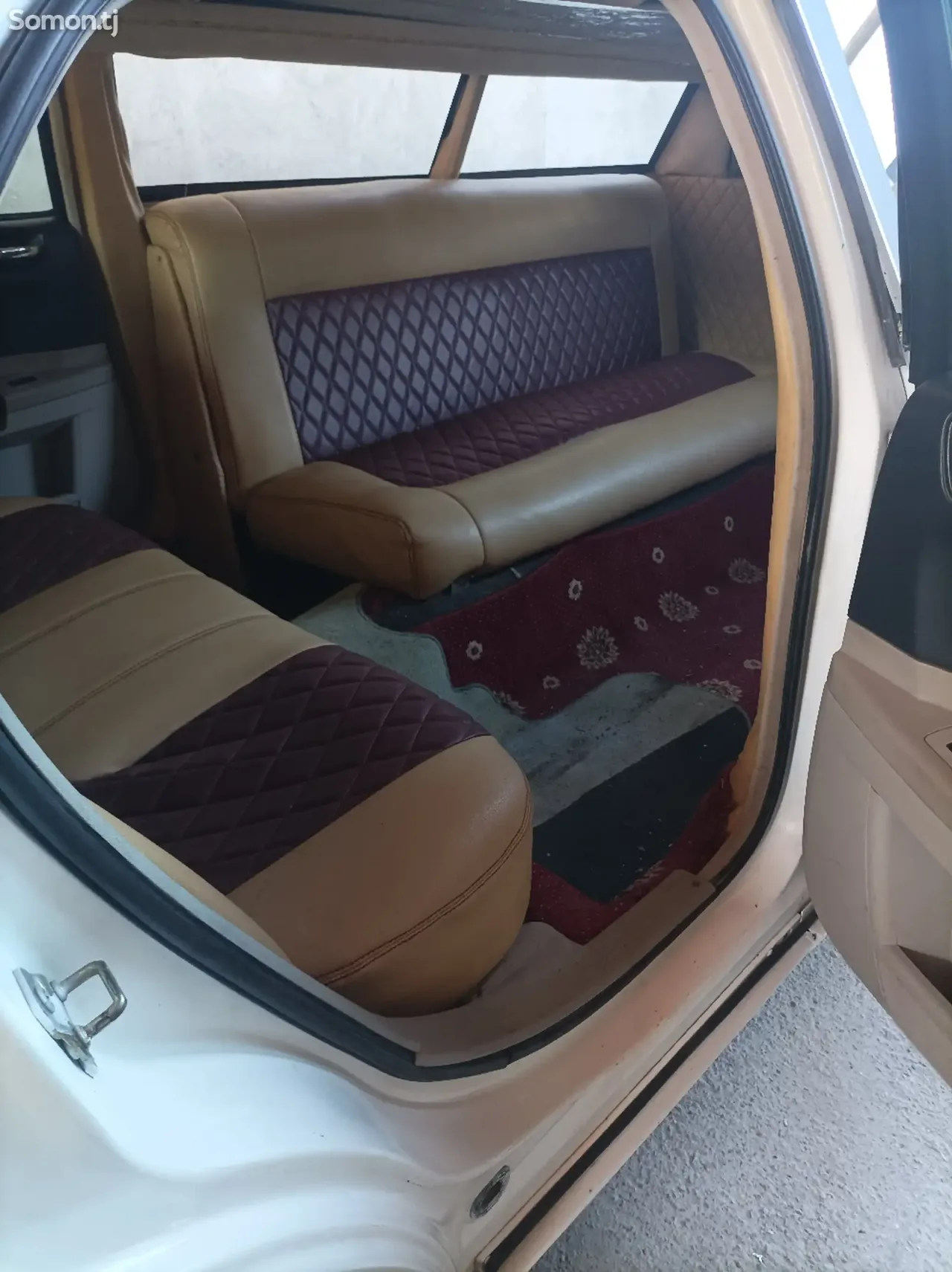 Chrysler 300C 2005 · 5.7 AT