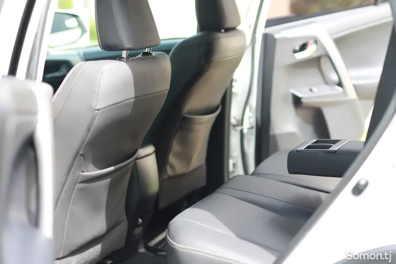 Toyota RAV 4 2018 · 2.5 AT