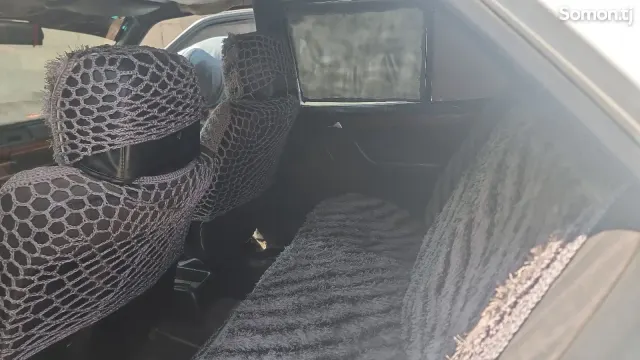 Mercedes-Benz E class 1990 · 2.0 MT