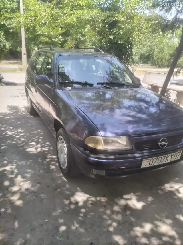 Opel Astra F 1992 · 1.6 MT
