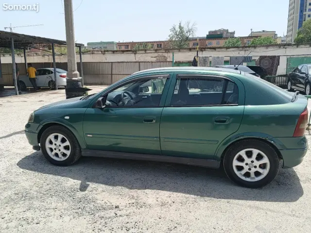 Opel Astra G 1999 · 1.6 MT