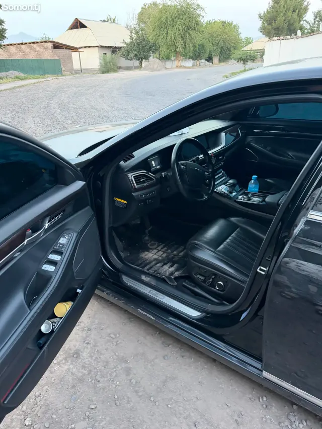 Hyundai Genesis 2018 · 3.8 AT