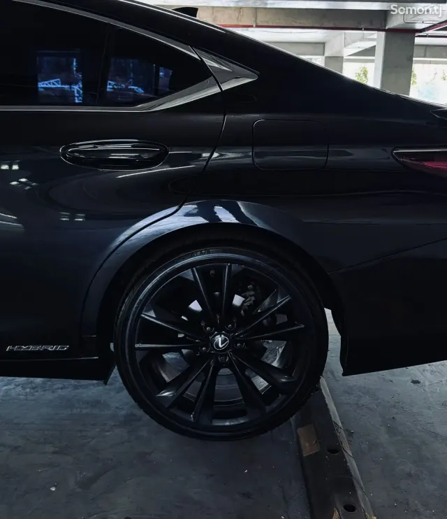 Lexus ES series 2023 · 2.5 AT