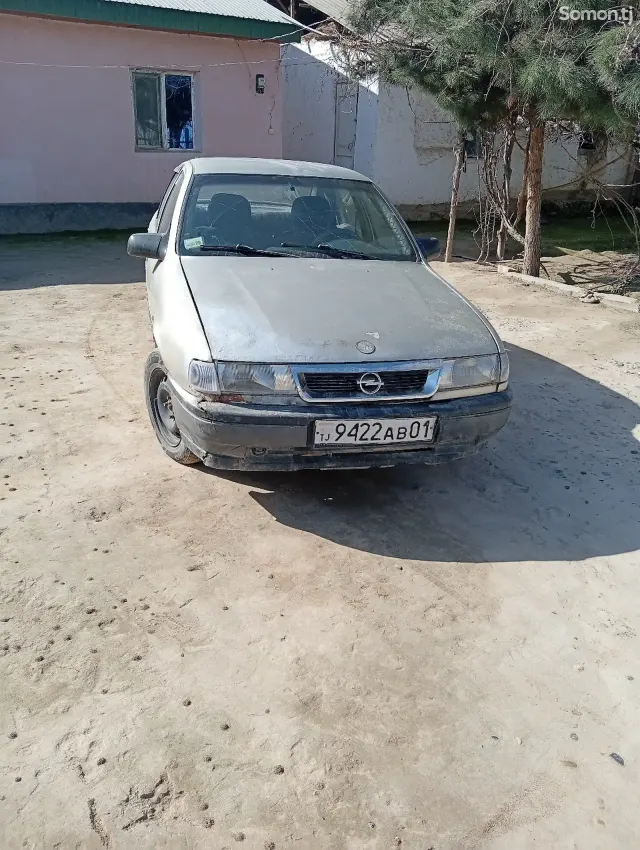 Opel Vectra A 1990 · 1.8 MT