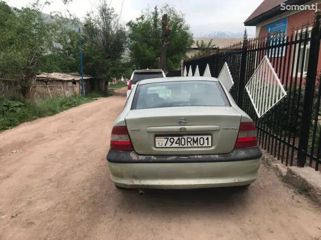 Opel Vectra B 1996 · 1.6 MT