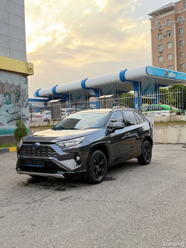 Toyota RAV 4 2020 · 2.5 AT