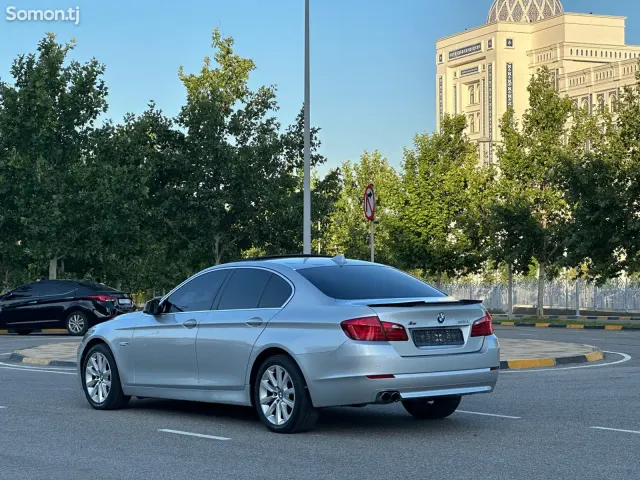 BMW M5 2011 · 2.8 AT