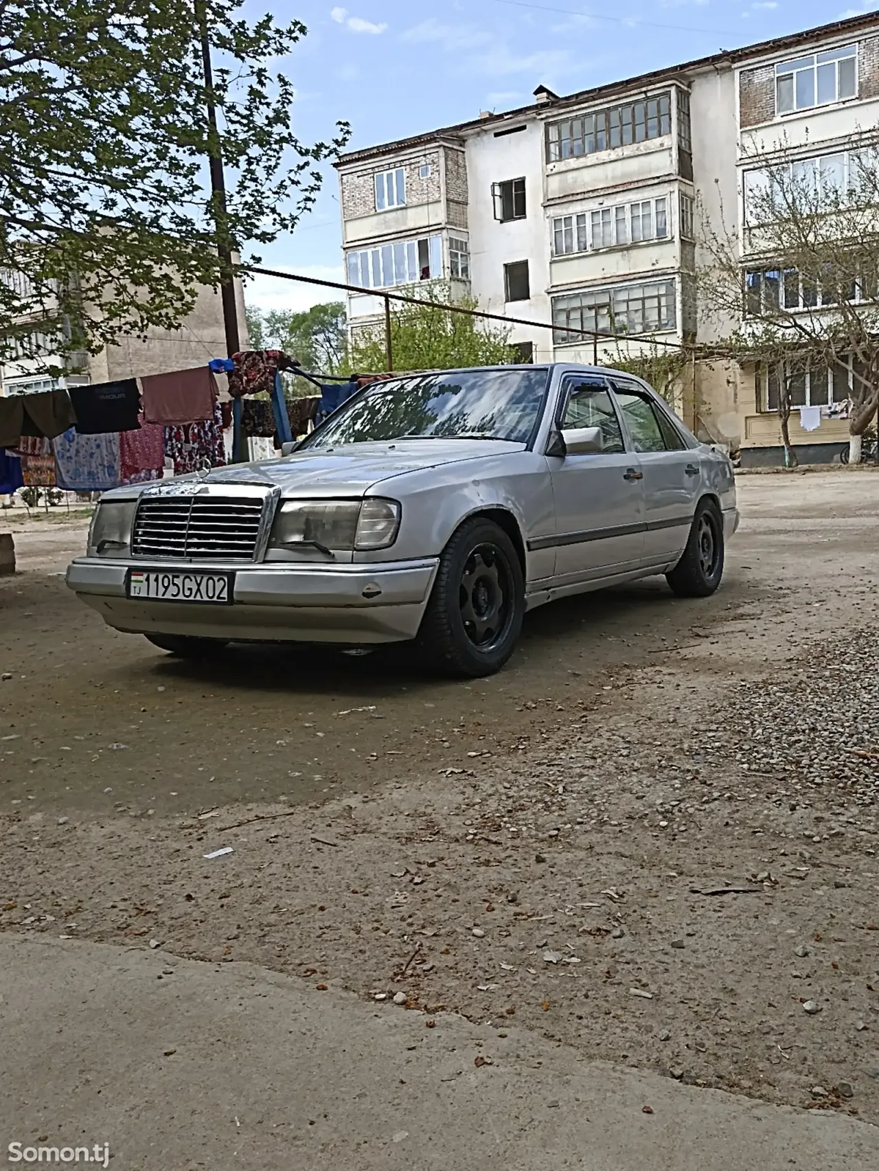 Mercedes-Benz W124 1987 · 2.5 MT