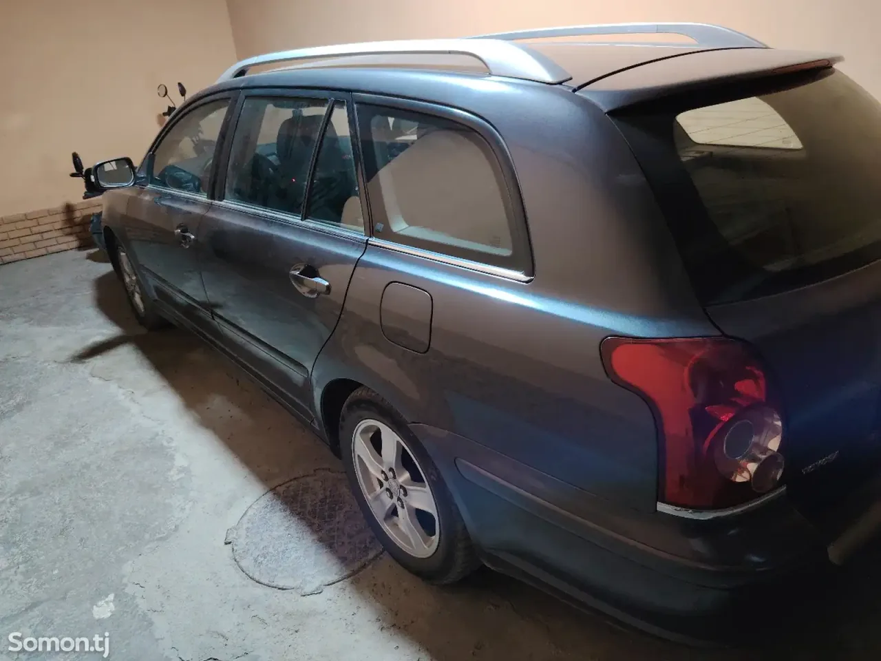 Toyota Avensis 2006 · 2.0 MT