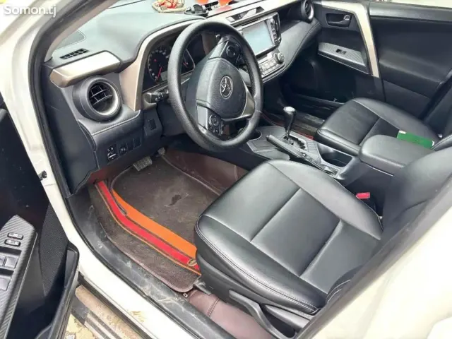 Toyota RAV 4 2015 · 2.0 AT