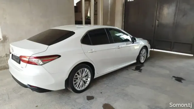 Toyota Camry 2018 · 2.5 AT