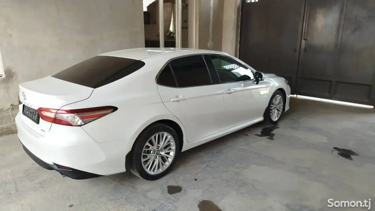 Toyota Camry 2018 · 2.5 AT