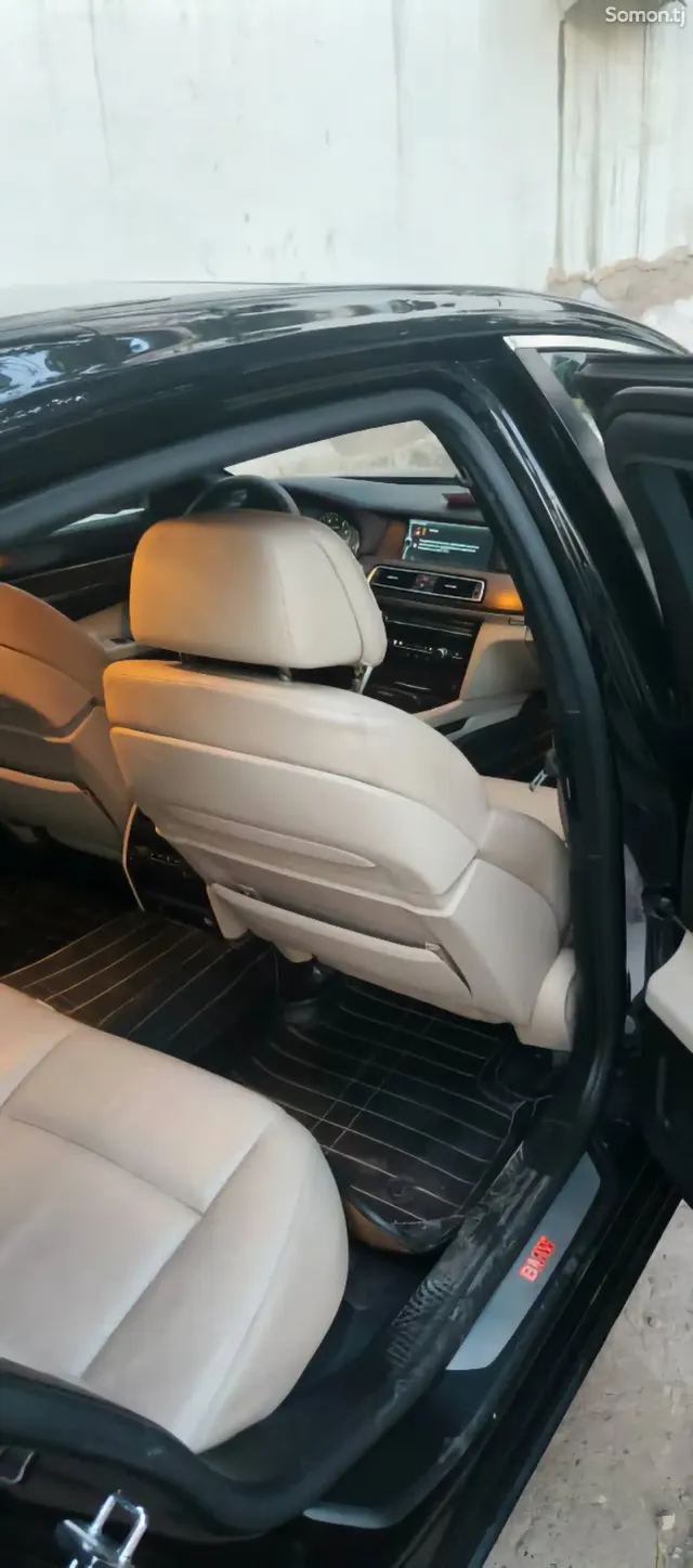 BMW 7 series 2011 · 4.4 AT