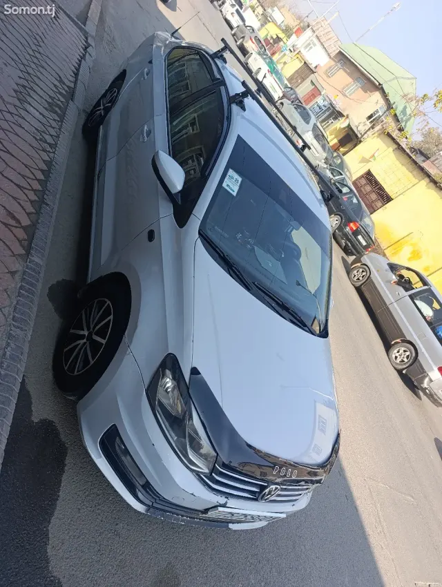 Volkswagen Polo 2018 · 1.6 MT