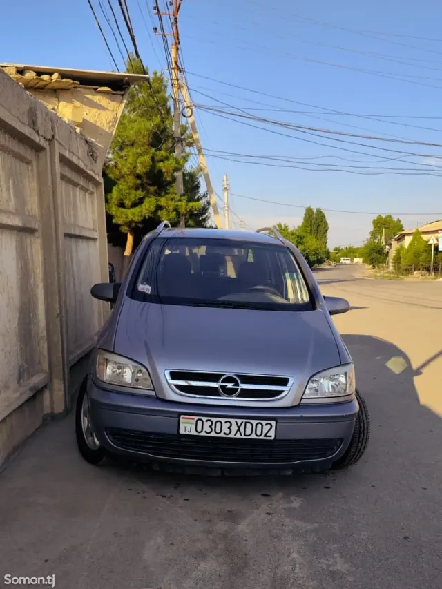 Opel Zafira 2004 · 1.6 MT