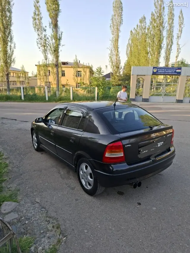 Opel Astra G 1999 · 1.6 MT