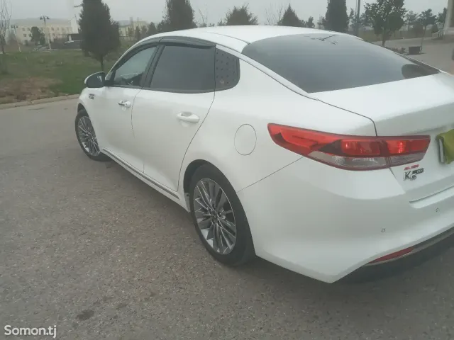 Kia K5 2016 · 1.7 AT