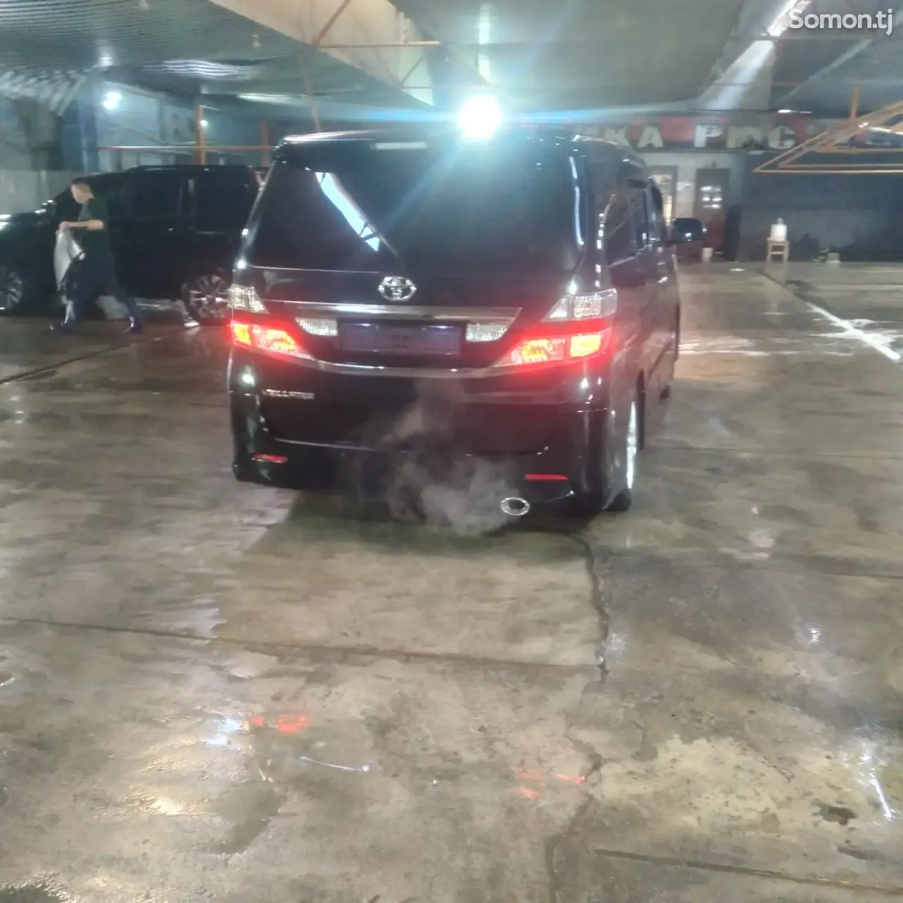 Toyota Vellfire 2010 · 2.4 AT