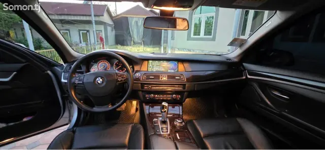 BMW M5 2012 · 2.2 AT